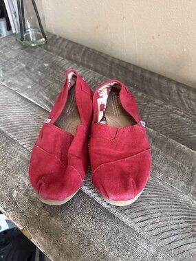 TOMS Shoes Women’s Size 8 Red Ankle-High Slip-On Casual
